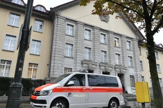 Le Tribunal de district de Zurich a relaxé la jeune femme, estimant que celle-ci avait agi par légitime défense dans un contexte de terreur imposé par son père à toute la famille (photo symbolique).